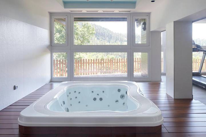 Hôtel pour 2 personnes, avec Terrasse et Jacuzzi ainsi que Jardin et Sauna à Guernica