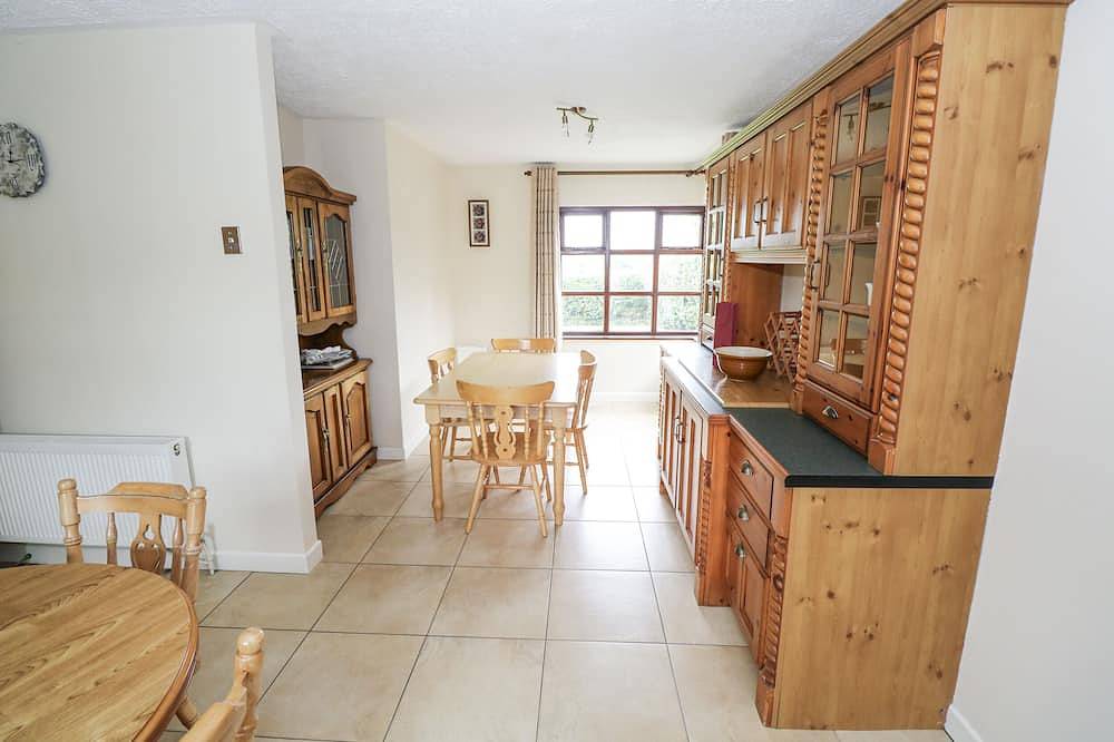 Brow O' The Hill, pet friendly in Ballyshannon, County Donegal in Donegal, County Donegal