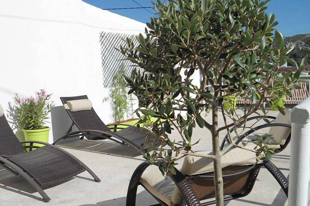 Jolie maison de ville plein Sud, Terrasse, Mer & Calanques in Le Rove, Côte méditerranéenne (France)