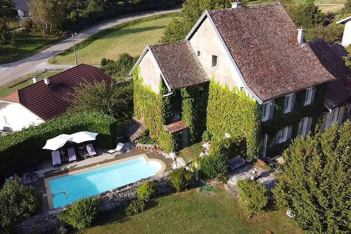 Gîte pour 13 personnes, avec jardin à Vallières