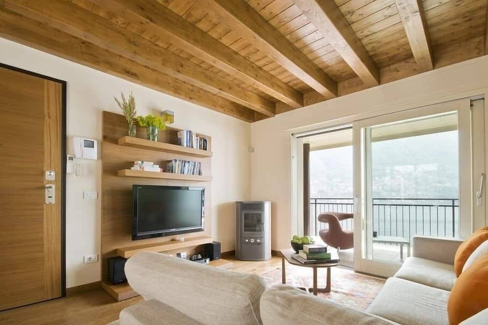 Ganze Wohnung, Penthouse-Apartment mit Panoramaseeblick, Gemeinschaftspool in Riva del Tenciuu, Laglio