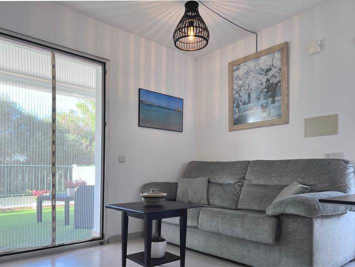 Appartement entier, Appartement "Enzo" récemment rénové avec Wi-Fi, terrasse et piscine in Son Parc, Es Mercadal