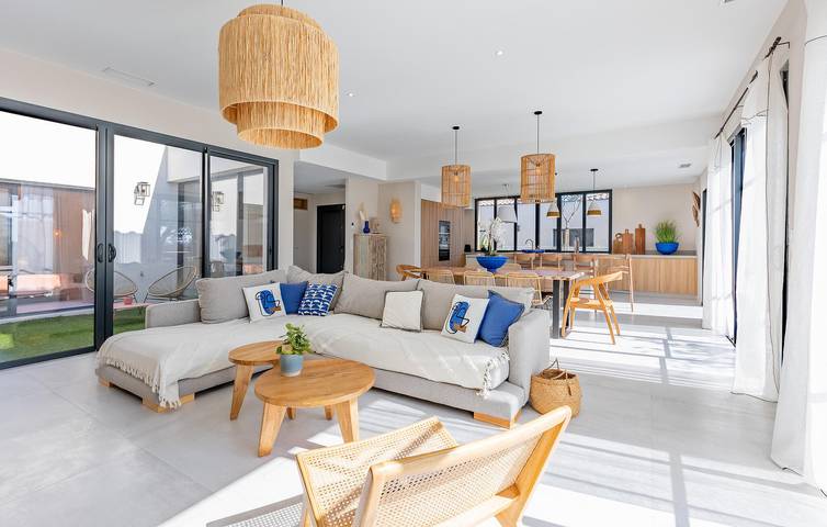 Location de vacances pour 12 personnes, avec piscine ainsi que terrasse et jardin à Puimisson - 4