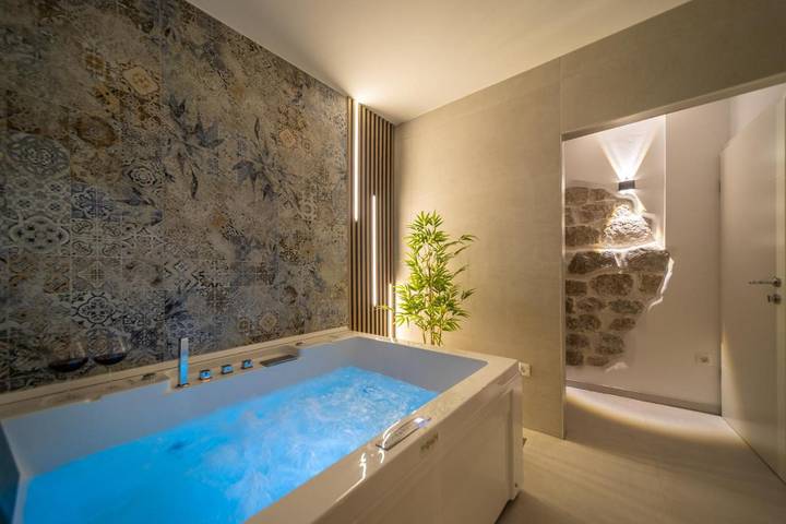 Ferienwohnung für 2 Personen, mit Whirlpool und Terrasse in Rab Stadt