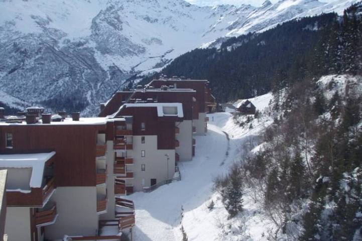 Ganze Wohnung, Studio-Kabine nahe Pisten mit Balkon, Aufzug und Skiraum in La Ferrière, Le Pleynet