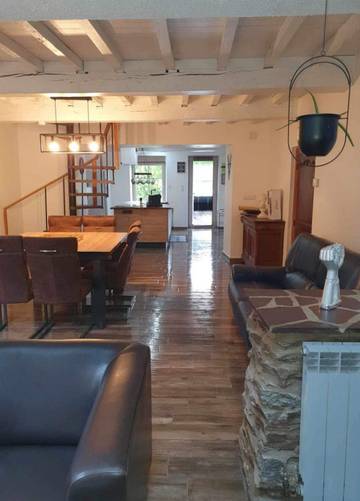 Gîte pour 6 personnes, avec terrasse à Haulmé