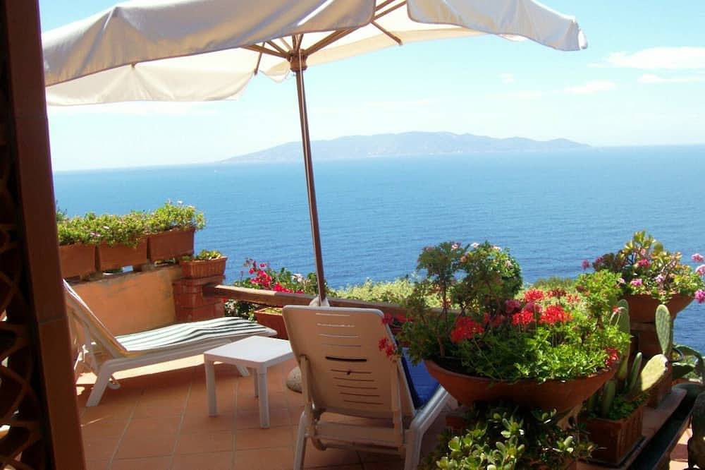 Casa con terraza con vista al mar, piscina, solarium, playa priv inclusive ideal para 4 in Cala Piccola, Provincia de Grosseto