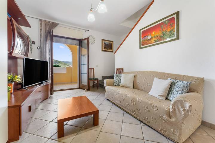 Ferienhaus „Patty“ mit privatem Garten, Balkon und Klimaanlage in Teulada, Cagliari Provinz
