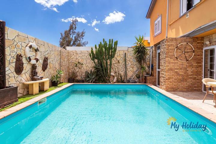 Location de vacances pour 6 personnes, avec piscine ainsi que terrasse et jardin dans Castillo del Romeral - 2