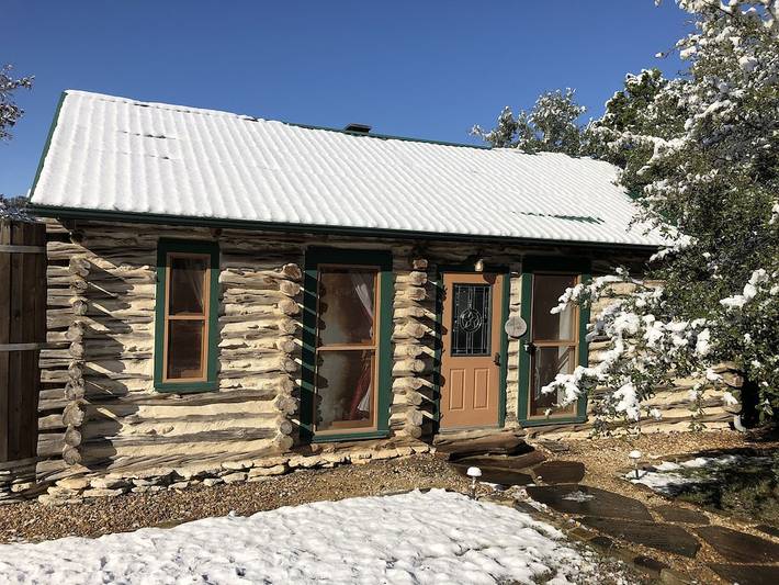 Cottage for 2 people, with hot tub in Texas Hill Country