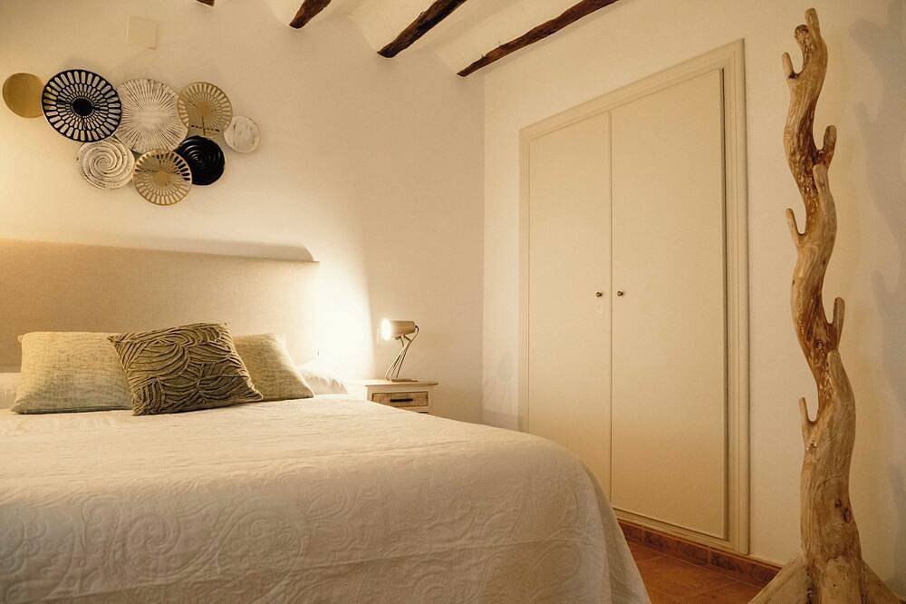 Charming cottage ideal for families and friends! Large patio and barbecue in La Gila, Alcalá del Júcar