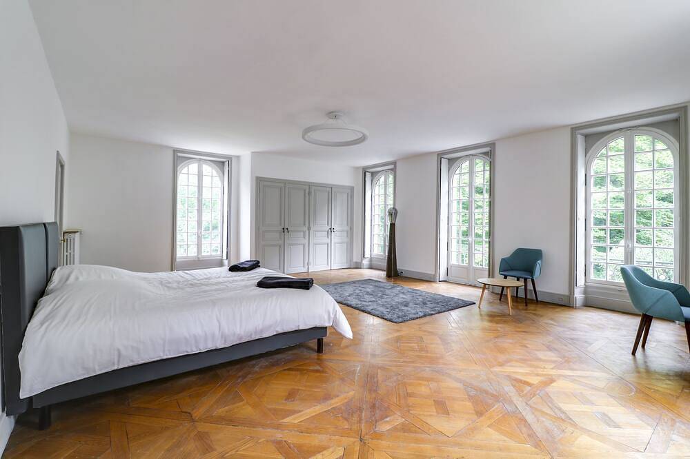 Magnifique château avec 7 chambres dans un parc de 3 hectares à 1 heure de Paris in Grez-sur-Loing, Seine-et-Marne