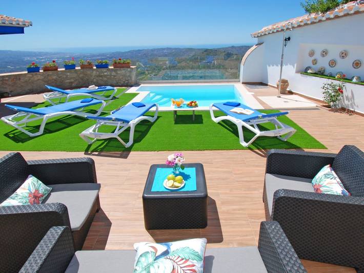 Casa de vacaciones para 6 personas, con vistas además de terraza y piscina - 1