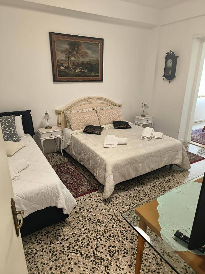 Single Room in Eur (Roma), Roma