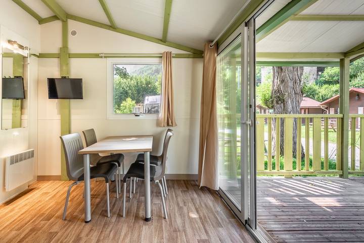 Holiday Home 'Chalet 1 À 6 Personnes Pmr Access' with Private Terrace and Wi-Fi in Touët-sur-Var, Nice region