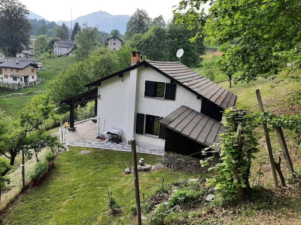Monti di Motti Ferienhaus inmitten der Natur in Gordola, Tessiner Alpen