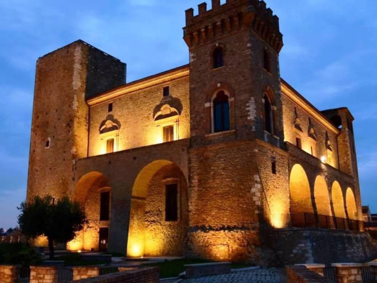 Entire apartment, Wohnung mit Privatparkplatz und Panoramablick in Catignano, Pescara Province