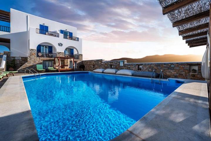Hôtel pour 2 personnes, avec piscine ainsi que balcon et vue
