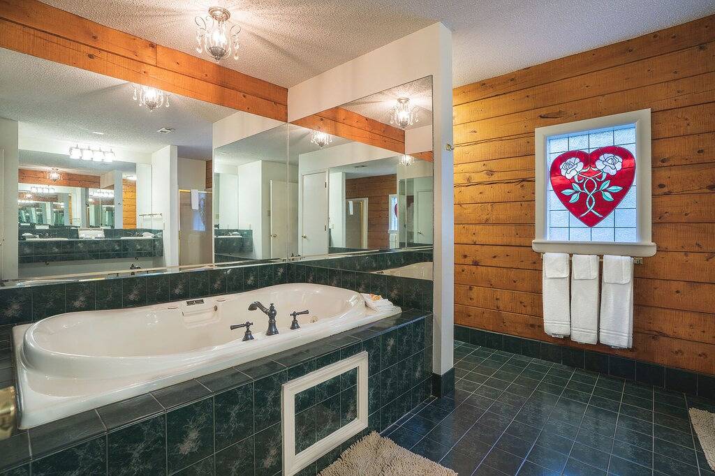 Cabin I at Safe Harbor Brady Mountain on Lake Ouachita! in Lake Ouachita