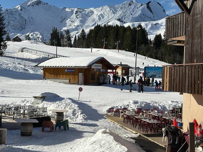 Apartamento para 4 personas, con terraza y vistas, Se admiten mascotas en Praz de Lys