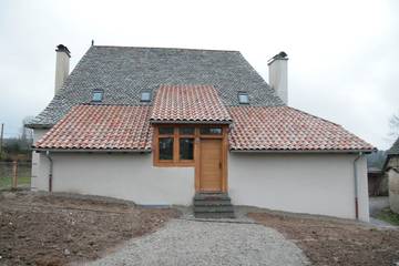 Gîte pour 7 personnes, avec terrasse et jardin à Arpajon-sur-Cère