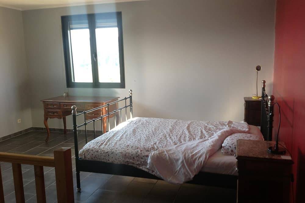 Belle propriété privative et calme,  grande piscine in Lagorce, Ardèche