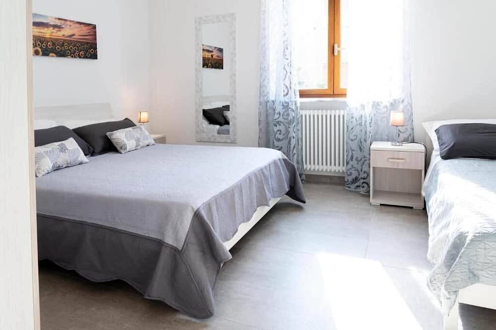 Ganze Wohnung, Apartment the Pomegranate, five minutes from the spa in Rapolano Terme, Siena Provinz