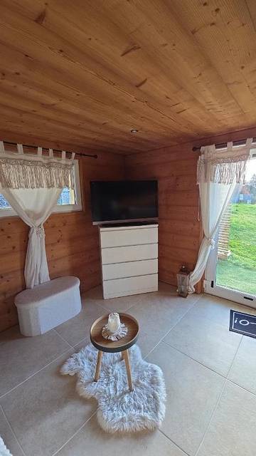Gîte pour 4 personnes, avec vue et terrasse à Longevilles-Mont-d'Or