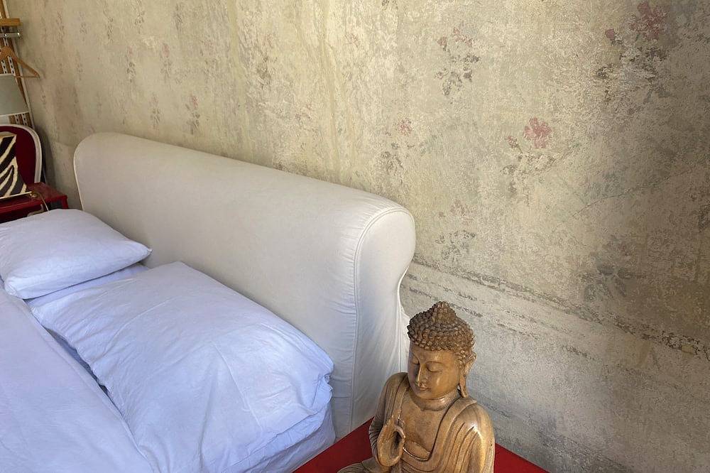 Entire apartment, 7. Frecavalli Apartment in period building in Crema, Cremona Province