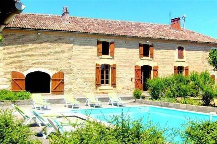 Location de vacances pour 20 personnes, avec Jacuzzi ainsi que Terrasse et Jardin à Sainte-Livrade-sur-Lot