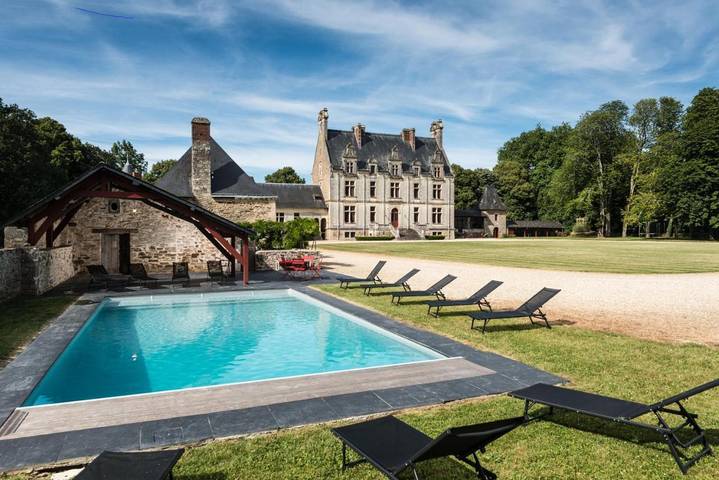 Maison de vacances pour 15 personnes, avec Balcon et Terrasse ainsi que Jardin et Piscine à Campbon