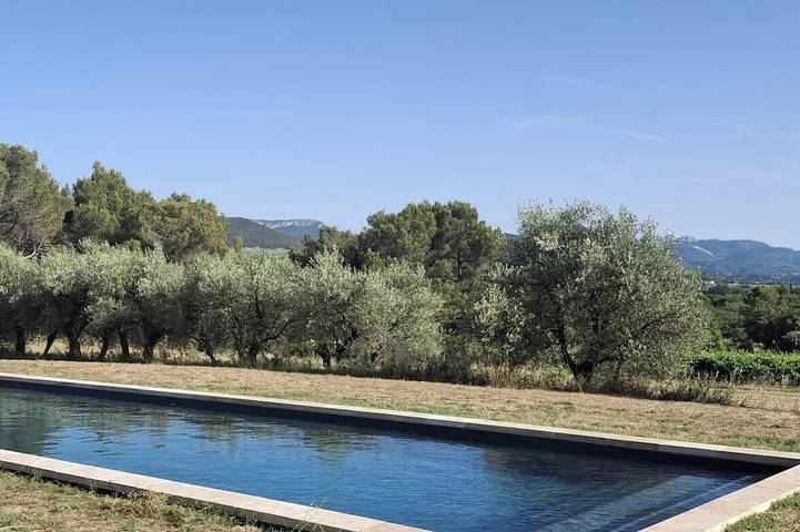 Gîte pour 12 personnes, avec jardin à Roaix