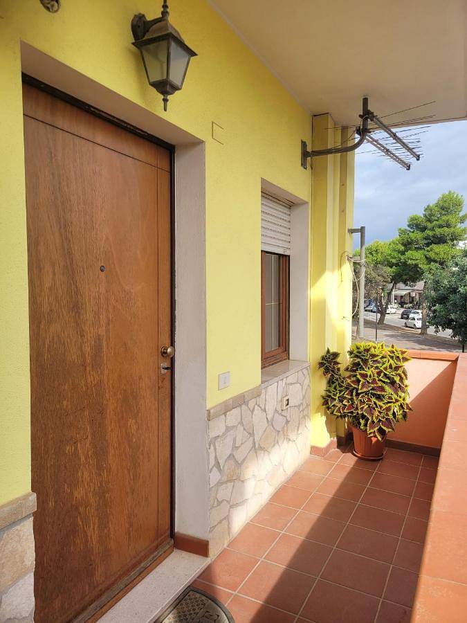 Casa vacanza per 3 persone, con Balcone e Terrazza nonché Giardino a Monserrato