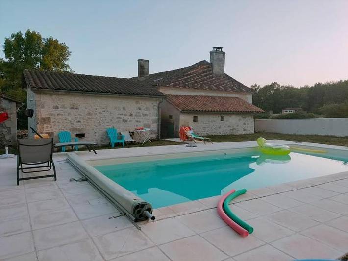 Gîte pour 10 personnes, avec jardin et piscine à Bourg-des-Maisons