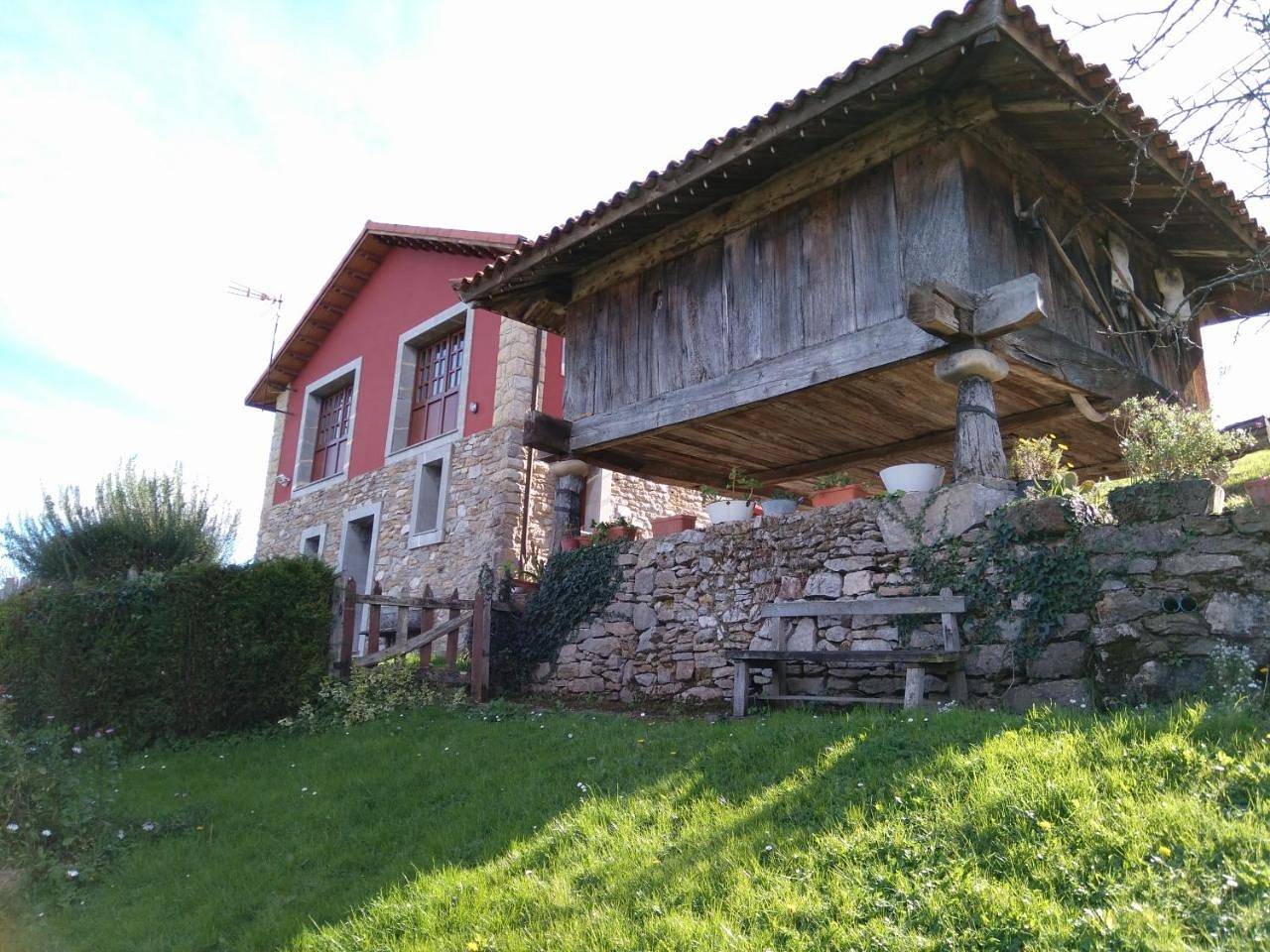 Casa Rural La Cuesta in Oviedo, Cordillera Cantábrica