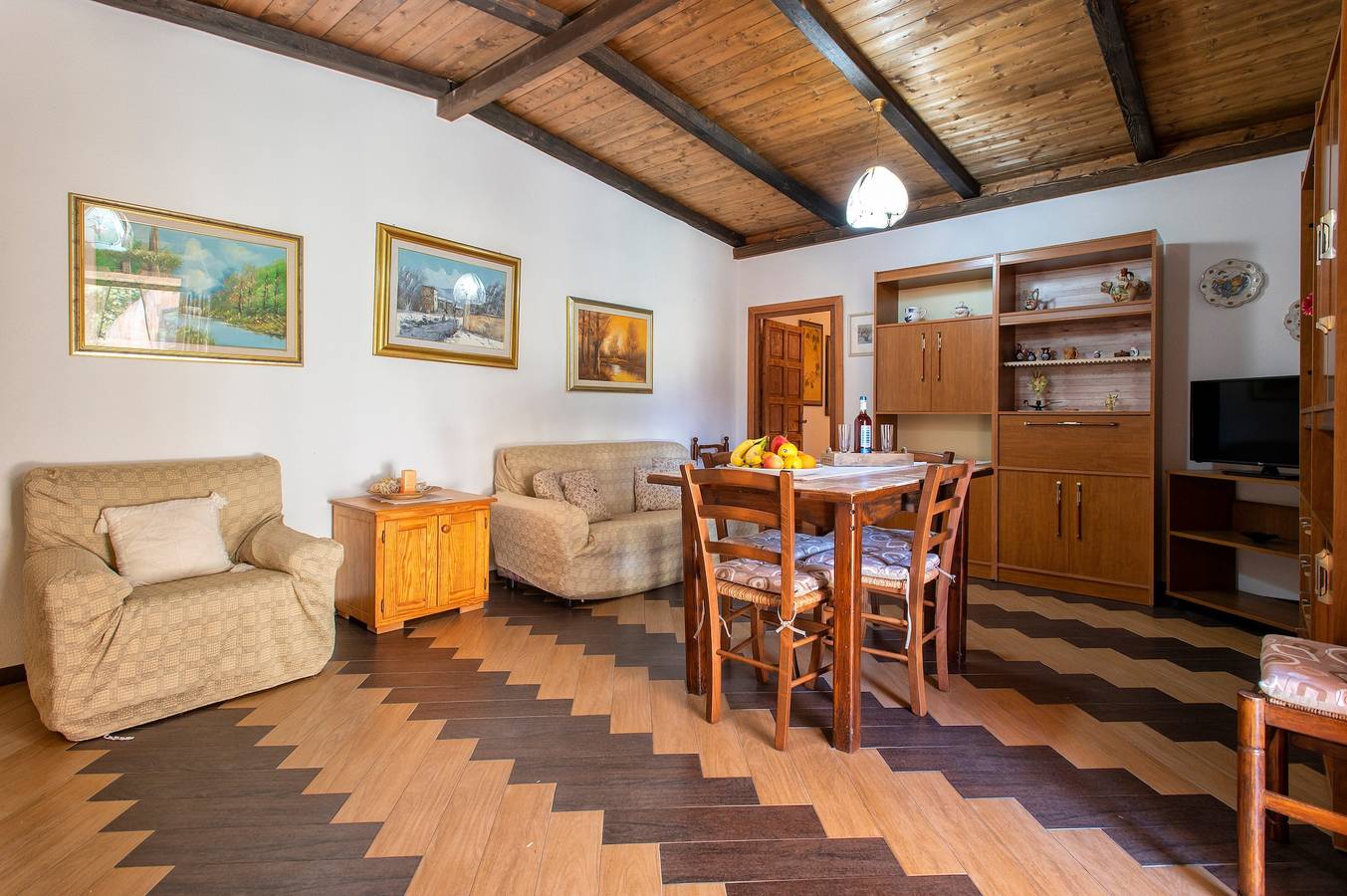 Casa vacanze 'Irene' con vista sulle montagne, terrazza privata e aria condizionata in Giuncana, Viddalba