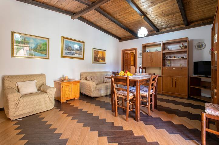 Ferienhaus 'Irene' mit Bergblick, privater Terrasse und Klimaanlage in Giuncana, Viddalba