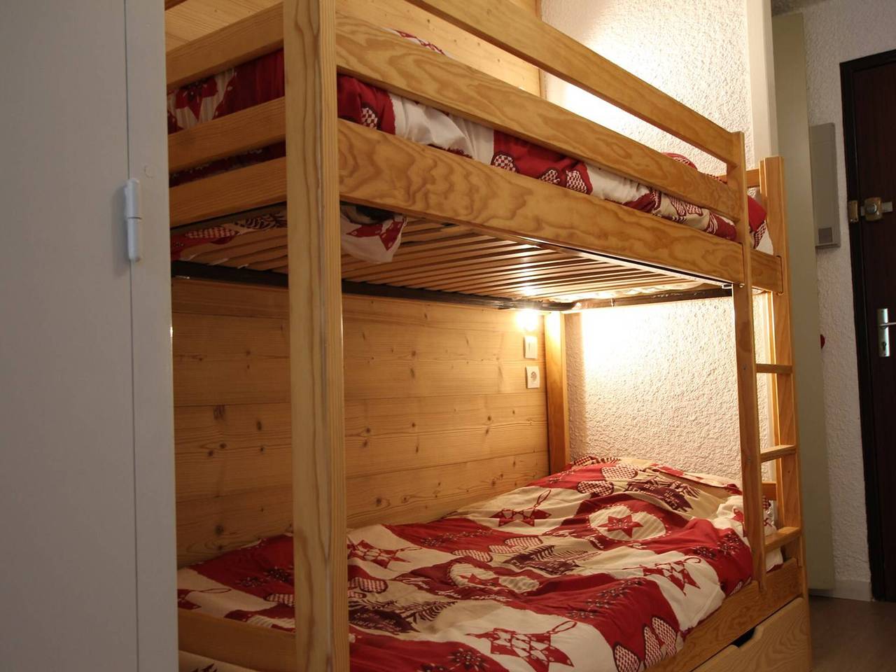 Entire apartment, Studio for 4 in Serre-Chevalier with balcony, parking, pets allowed in Saint-Chaffrey, Serre Chevalier