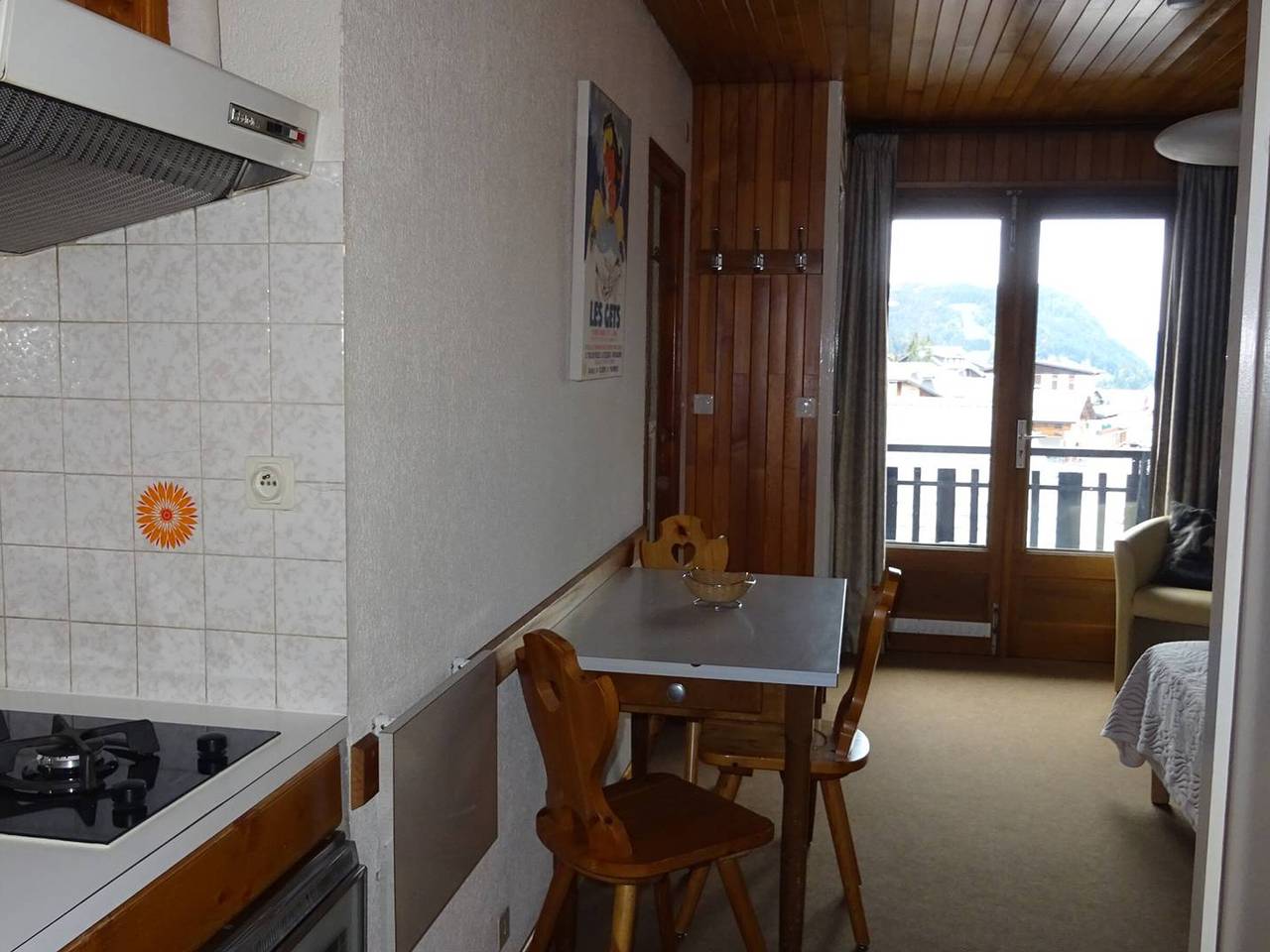 Entire studio, Cozy Studio for 2 in Central Les Gets - Wifi, Linens, Towels Included in Les Gets, Les Portes du Soleil