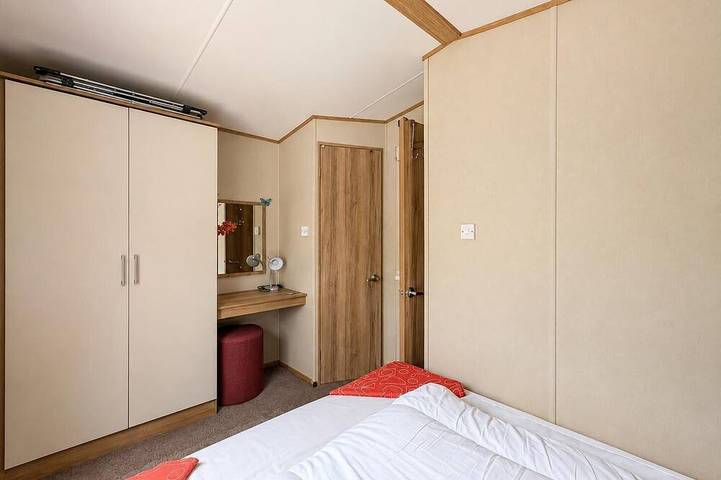 Brilliant 8 berth caravan near Walton-on-the-Naze in Essex, in Frinton and Walton, Essex