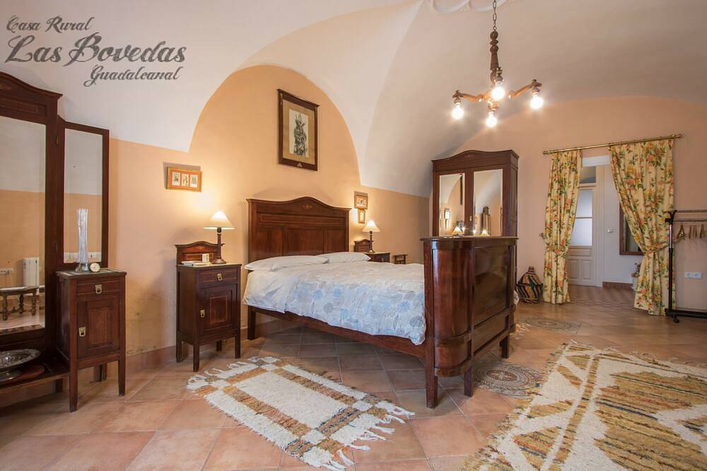 Casa Rural para 16 personas en el Parque Natural Sierra Norte de Sevilla in Guadalcanal, Sierra Morena