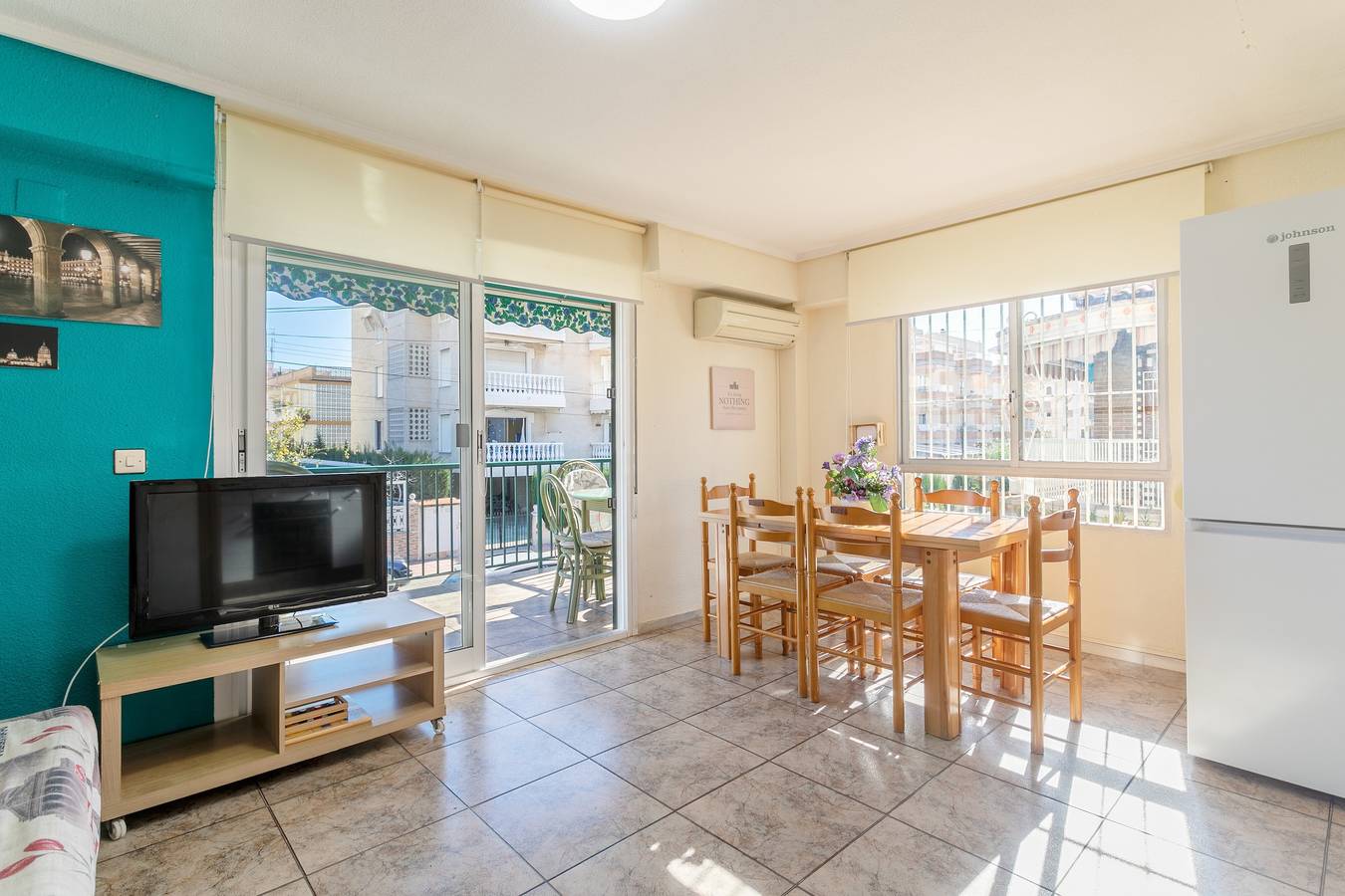 Apartamento entero, Apartamento 'Girasol Salamanca' con balcón, y aire acondicionado in Santa Pola, Costa Blanca
