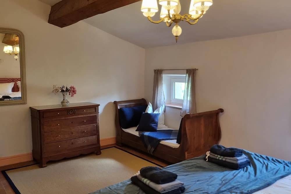 Historic maison de maître 3 bedroom apt with Ac in Barbaira close to Carcassonne in Barbaira, Carcassonne region