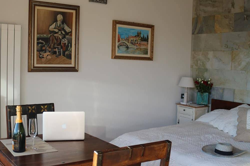 Entire apartment, Finca Cascina Borchina: \"Falco\" country estate, relaxation, dream lake view, nature, organic in Maccagno con Pino e Veddasca, Lago Maggiore (Lombardy)