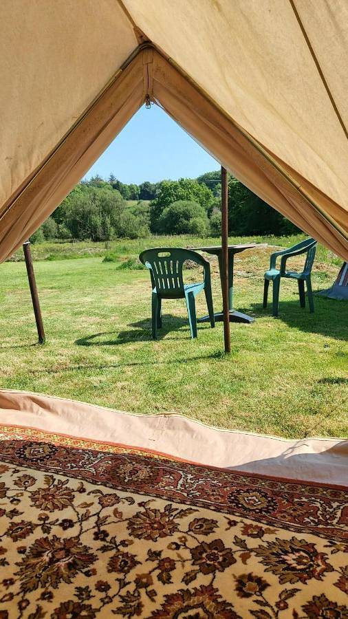 Tente pour 4 personnes, avec piscine et jacuzzi