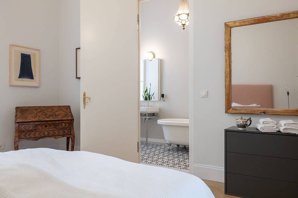 Ganze Wohnung, 2-Zimmer-Wohnung mit Privatbibliothek in Wien Innenstadt, Wien