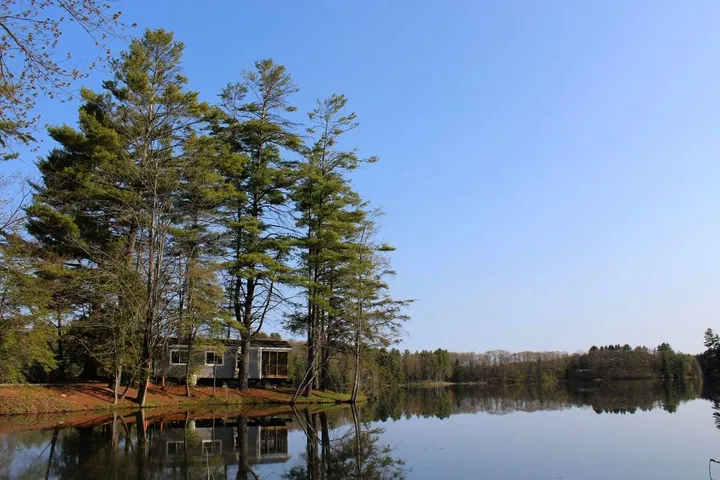 Parque de vacaciones para 6 personas, con piscina además de terraza y vistas al lago - 1