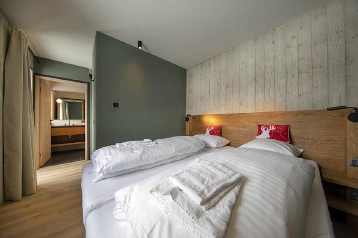 Ferienhaus für 8 Personen, mit Balkon und Whirlpool sowie Terrasse und Garten