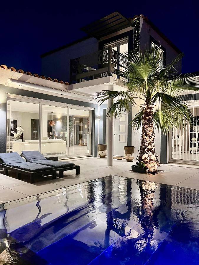 Chambre d’hôte pour 2 personnes, avec Balcon et Jacuzzi ainsi que Terrasse et Jardin