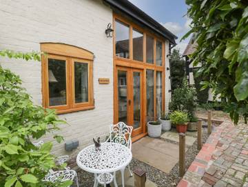 Log Cabin for 2 People in Herefordshire, West Midlands, Photo 1